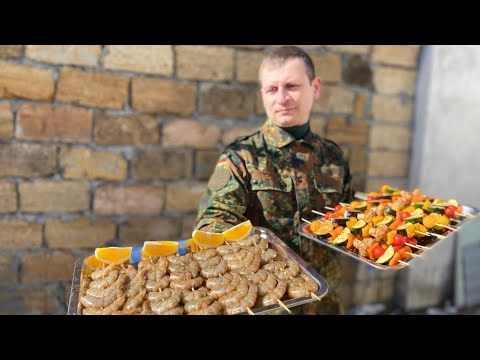 Видео: КРЕВЕТКИ на ГРИЛЕ & ОВОЩИ на ШПАЖКАХ - ЖЕНА в ВОСТОРГЕ!