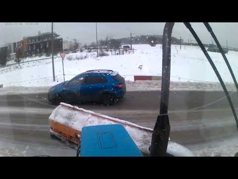 Видео: Чистка снега МТЗ 82