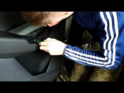 Видео: Как снять обшивку карту двери Шкода Кодиак