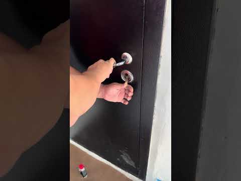 Видео: Вскрытие двери без повреждение