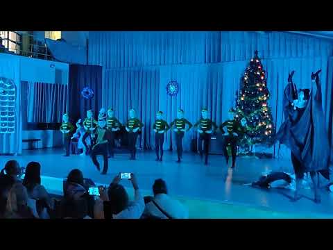 Видео: СПб, школа 654. 27 декабря 2022. Щелкунчик,  мышиный король, мыши, солдатики.