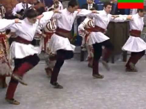 Видео: КРИВО САДОВСКО ХОРО/ СИТЕ БЪЛГАРИ ЗАЕДНО