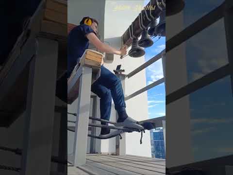 Видео: Лев Ефремов, колокольный звон в храме Большой Златоуст, Екатеринбург, июль 2024