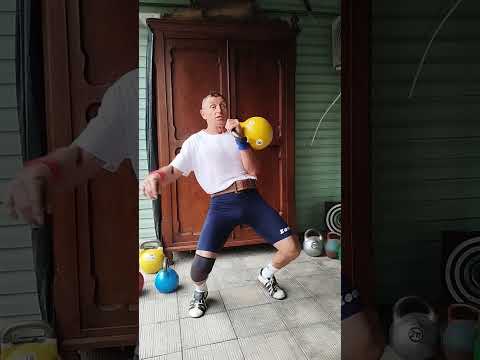 Видео: Поштовх довгим циклом гирі 16 кг. Віктор Ліщишин 68 років. 104, 10 хв. (OALC WKSF, АГСУ)