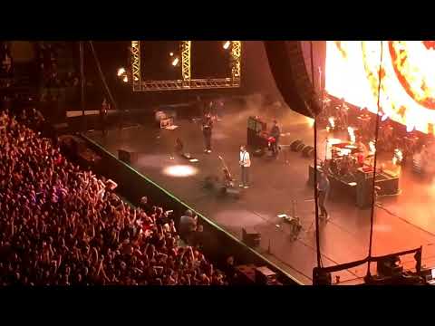 Видео: Сплин - Окраины. Ледовый дворец (22.04.2017)