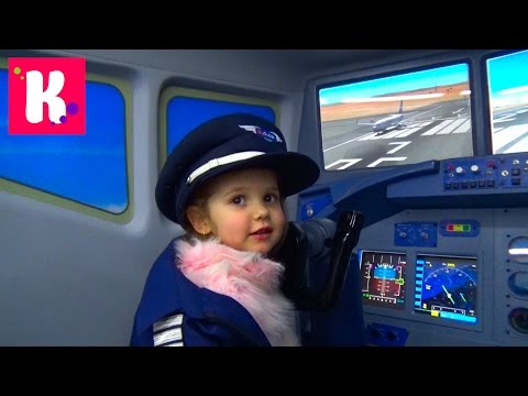 Видео: Катя играет в детском городке профессий Кидзания