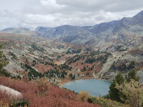 Видео: Алтай.Разведка озера Собаки Тихой  .В начале осени выпал снег.Спас двух алтайцев,довел до Мульты.