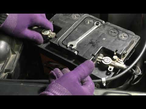 Видео: Каждый водитель должен знать как следует отключать  и подключать аккумулятор без последствий.