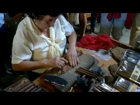 Видео: Куба. Тринидад. Торседор мастер-класс изготовления сигар (HD).mp4