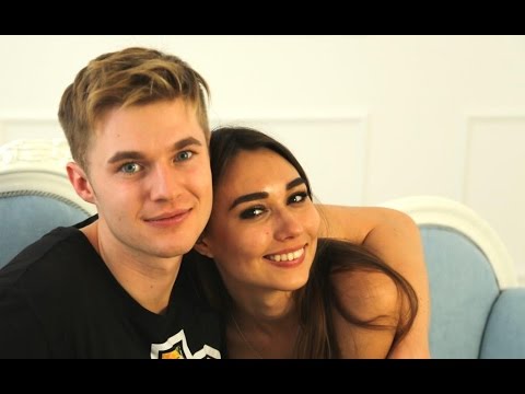 Видео: Куда девать слюни при поцелуе | Как Правильно Целоваться | Уроки поцелуев