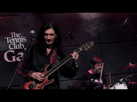 Видео: Д. Четвергов «След в след». Gallery Guitar Day 2022