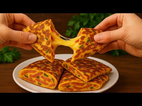 Видео: Они готовятся быстрее, чем закипает чайник! Блины с сыром и колбасой