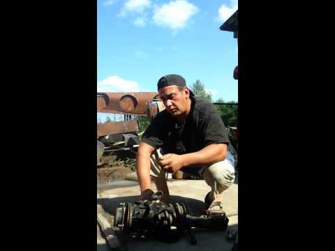 Видео: как легко стянуть пружину на передней стойке(В ПОЛЕВЫХ УСЛОВИЯХ)