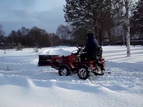 Видео: беларус 132н уборка снега бульдозерным оборудованием 2016г