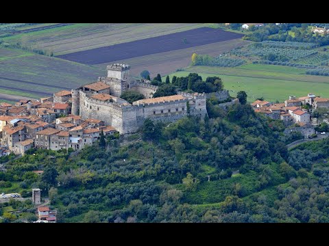 Видео: Юг Италии: Сермонета, древний город на вершине / Italy, Sermoneta: an ancient hilltop town