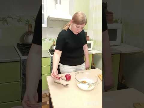 Видео: Овсяные печенья с яблоком, изюмом, морковкой. 