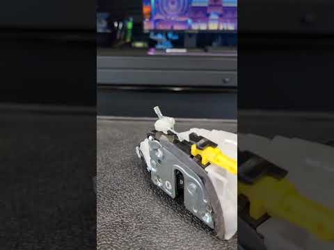 Видео: Как заменить приводы дверных замков на Nissan Sentra 2020 года (задние двери)