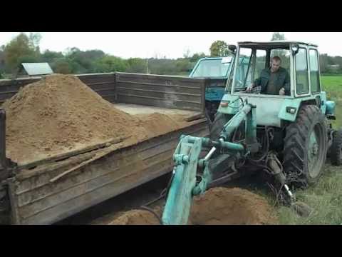 Видео: экскаватор ЮМЗ копает песок