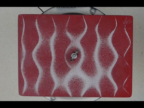 Видео: Пластины Хладни и механический привод — дёшево! // Домашняя наука с Брюсом Йени