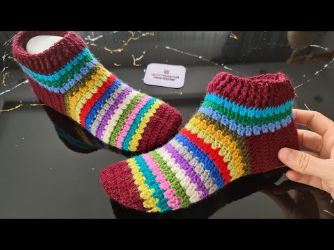 Видео: Я хочу, чтобы вы все связали пару носков, тапочек по этому узору (вязаные крючком женские носки)