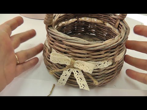 Видео: Ажурная вставка в плетеной корзине из газетных трубочек