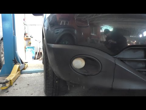 Видео: Замена противотуманных фар на Nissan Qashqai 2,0 Ниссан Кашкай 2012