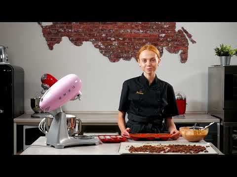 Видео: 5  Сборка муссового десерта, покрытие зеркальной глазури