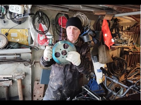 Видео: Снегоход СМ- 001 Старая версия. Стоит ли менять тормозной диск, или   сделать ему ревизию и т. д.