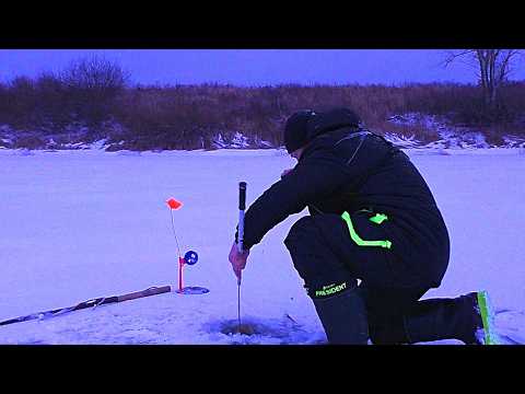 Видео: Зимняя рыбалка на жерлицы ! Ловля щуки зимой! Рыбалка на безмотылку!