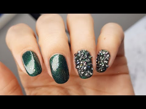 Видео: Насыщенный зеленый + объемный декор (обычный лак)