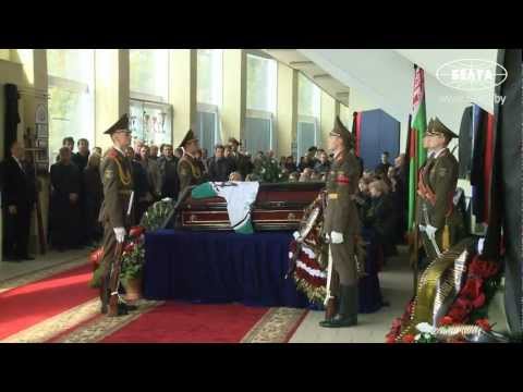 Видео: Прощание с Русланом Салеем. 10 тысяч человек пришли проститься с легендой || Минск, 10 сентября 2011