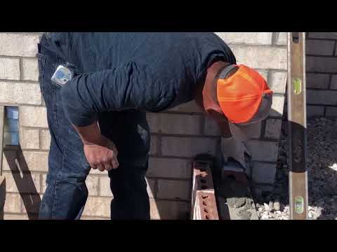 Видео: Как сделать кирпичный уключин для бетона