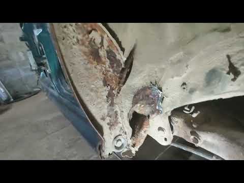 Видео: Шкода актавия тур. Замена порогов, ремонт днища.
