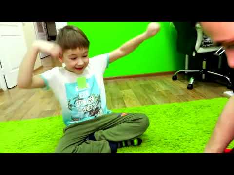 Видео: КУДА Пропал Хелпик? КТО ПРЯЧЕТСЯ Под Маской? Рома и Папа ОТПРАВЛЯЮТСЯ на Поиски ХЕЛПИКА!