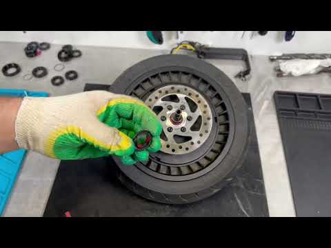 Видео: Ninebot Max G3 как установить сальники на мотор.