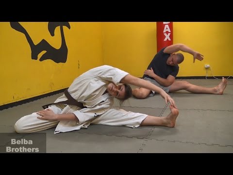 Видео: Ураганные ноги Киокушинкай Каратэ. Часть 2. Как сесть на шпагат? Растяжка с Чемпионкой Мира