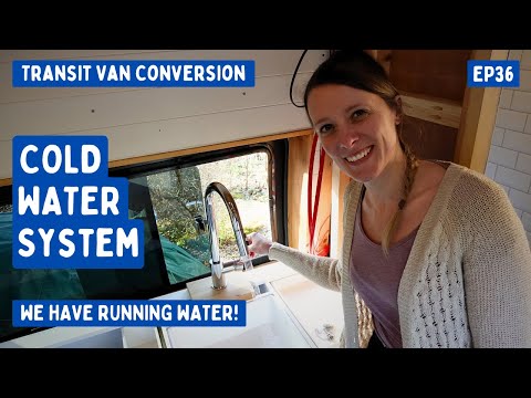 Видео: Система холодного водоснабжения для кемпервэна (у нас есть проточная вода!) | Переоборудование тр...