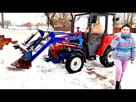 Видео: Уборка снега на Мини Тракторе.