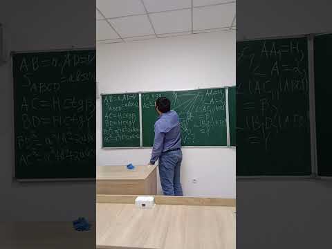 Видео: Табанында параллелограм жататын тік призманың көлемін табу. Сканавидің 12.434 есебінің шешуі.