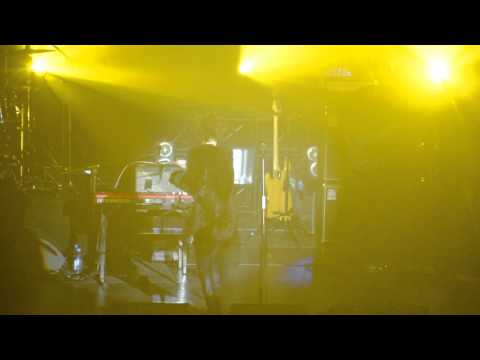 Видео: Земфира - Пьяный Мачо. Live Омск 4.02.2016 "Маленький человек"