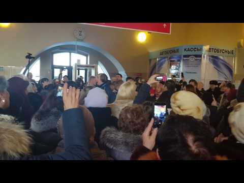 Видео: "Ти ж мене пiдманула". Флешмоб на ЖД вокзале в г.Благовещенск 4.12.2016г.