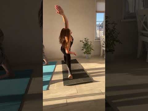 Видео: Хатха йога с преподавателями 