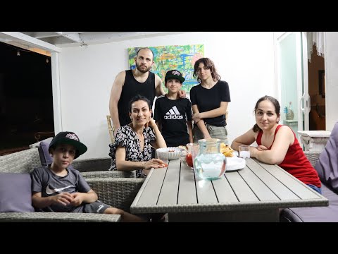 Видео: Скромный Ужин - Омлет из Томатов - Хачапури с Разными Сырами - Эгине - Семейный Влог - Heghineh