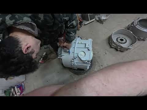 Видео: Стирально-сушильная машина Electrolux(aeg) треснул бак. Азиз переехал.