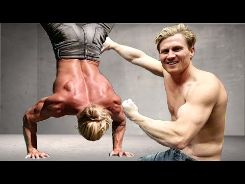 Видео: Профессиональный скалолаз против отжиманий в стойке на руках || Магнус Мидтбё пробует калистенику