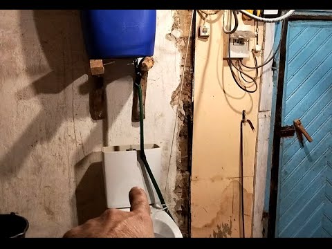 Видео: Сезон 2024. 14.01. Унитаз в деревенском доме. Будет ли наполняться бочок самотёком?