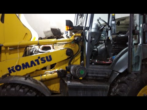 Видео: Комацу 93R. Не работает на больших оборотах, синий дым из трубы