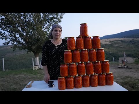 Видео: Готовим : Лечо на зиму и фаршированный картофель на костре | Жизнь в деревне