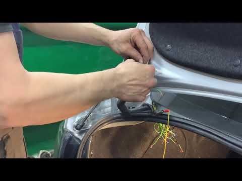 Видео: Не открывается багажник на Мазде 3. Устраняем неисправность.