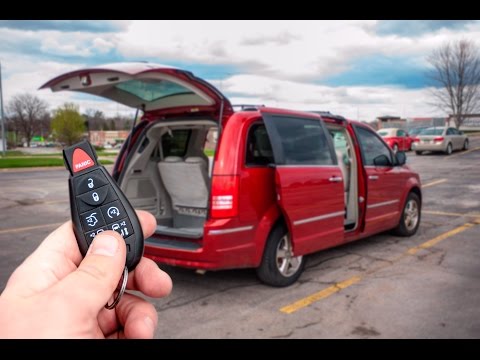 Видео: Chrysler Town&Country Limited обзор МИНИВЭН МЕЧТЫ